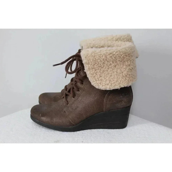 UGG ZEA leather wedge booties 11 - Picture 12 of 13